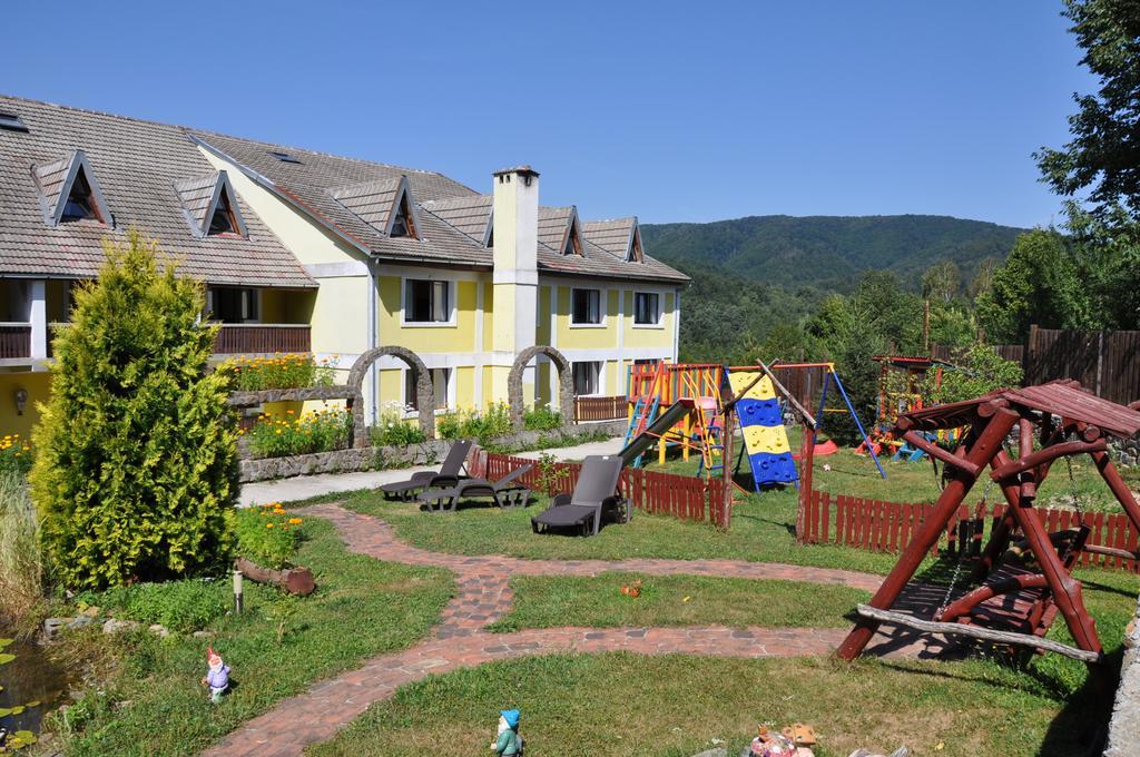 Cabana Claris Văliug Exterior photo
