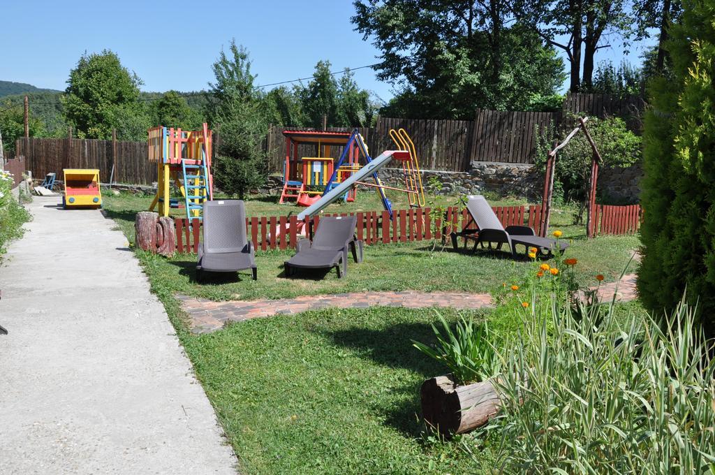 Cabana Claris Văliug Exterior photo