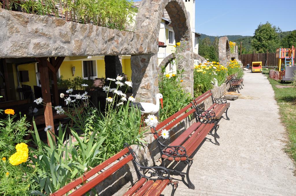 Cabana Claris Văliug Exterior photo