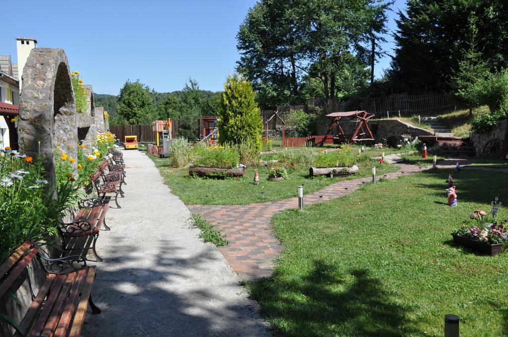 Cabana Claris Văliug Exterior photo