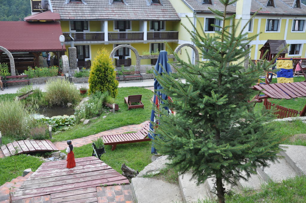 Cabana Claris Văliug Exterior photo